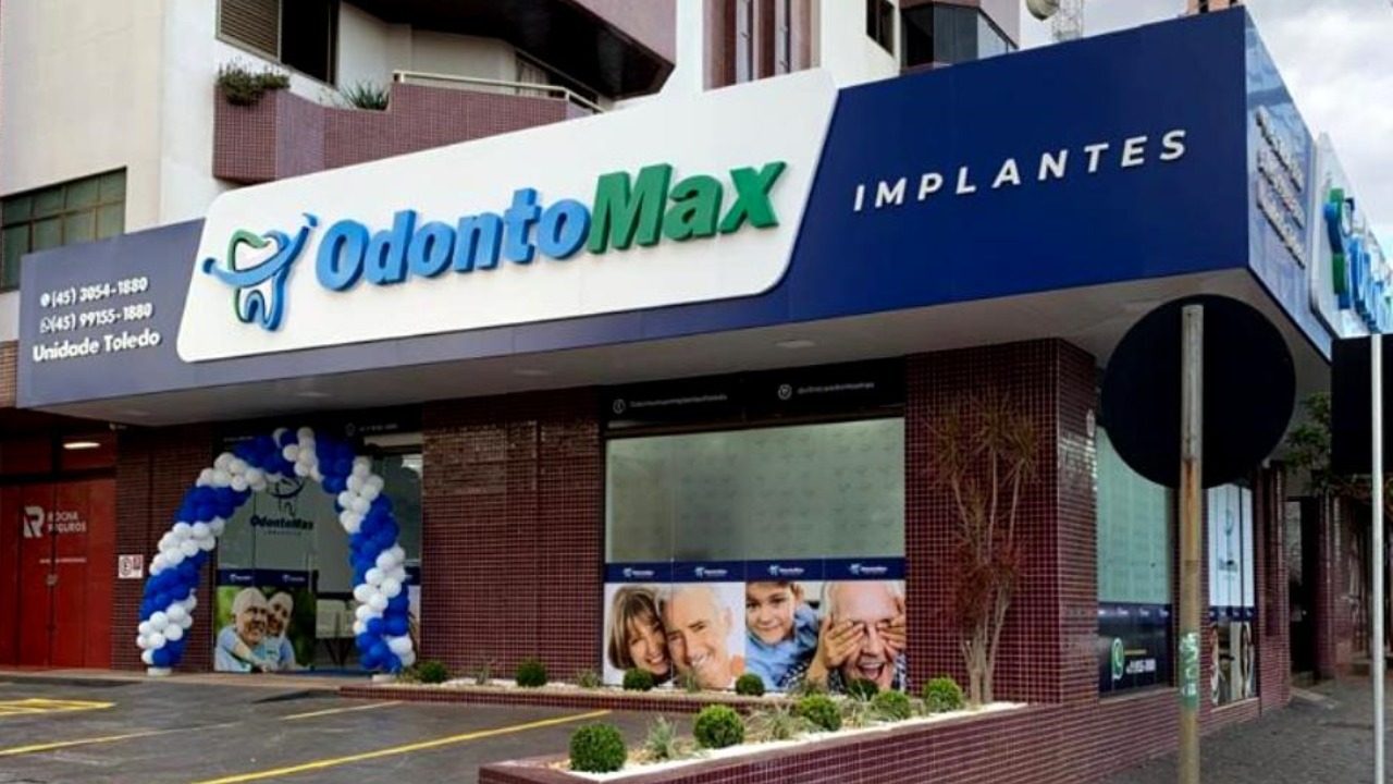 Fachada de uma unidade da OdontoMax Implantes 22