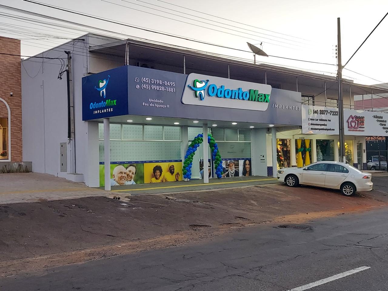 Fachada de uma unidade da OdontoMax Implantes 7