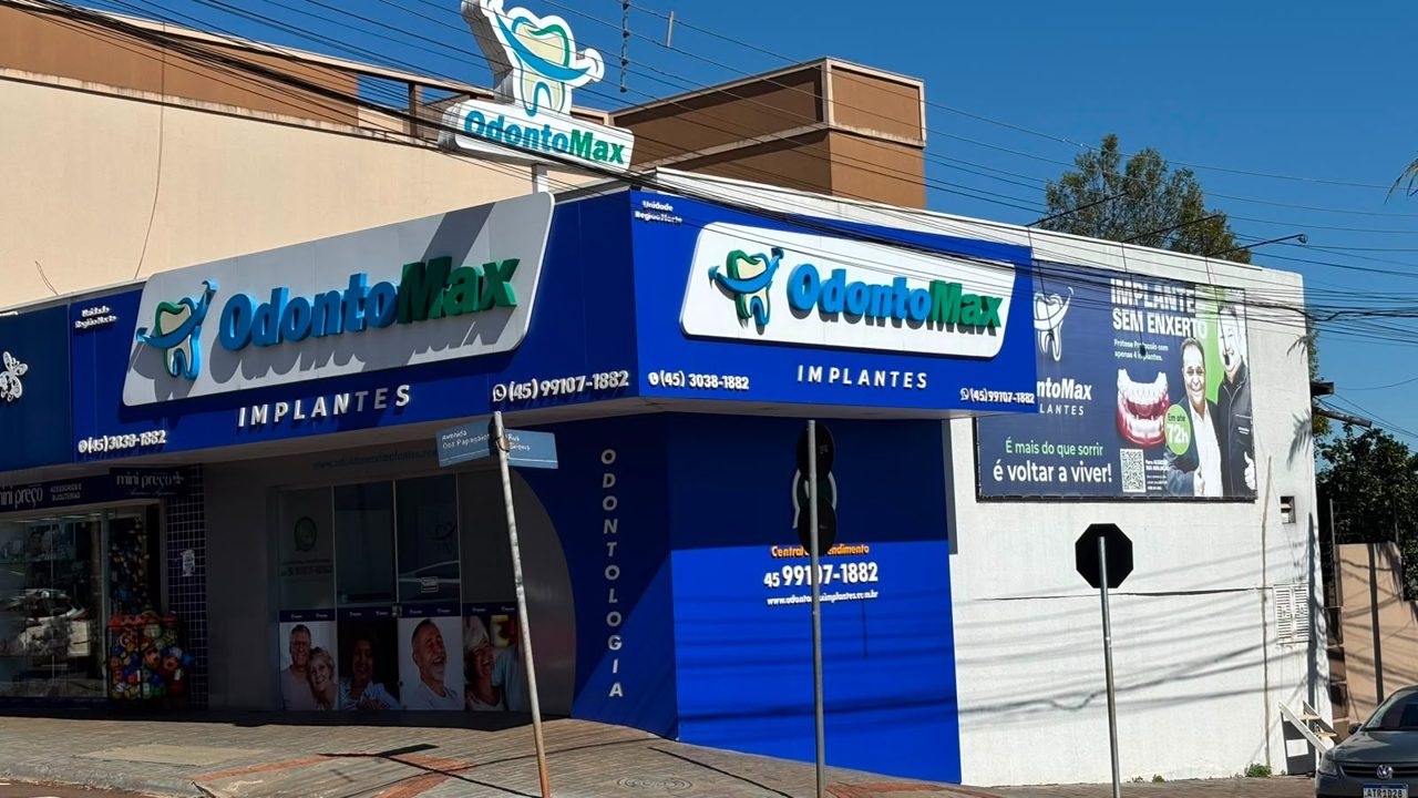 Fachada de uma unidade da OdontoMax Implantes 19